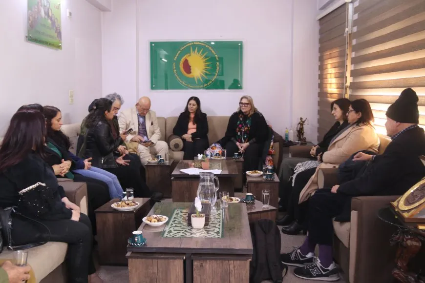 مجلس المرأة بشمال وشرق سوريا يستقبل الوفد البريطاني