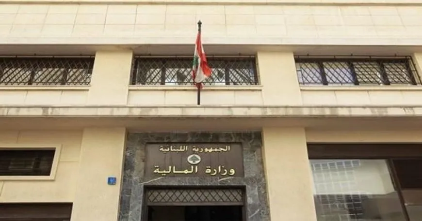 لبنان ...ضبط 2.5 مليون دولار بحوزة شخص قادم من تركيا