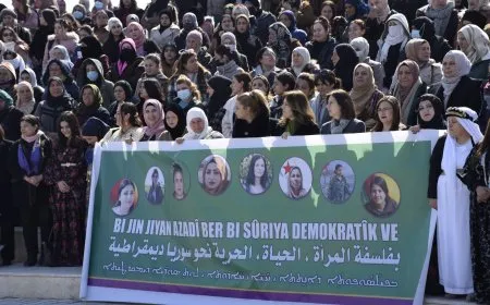 "بفلسفة المرأة، الحياة، الحرية نحو سوريا ديمقراطية"