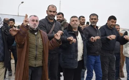 المحتجون على سد تشرين يفنّدون مزاعم الاحتلال التركي ويشيرون إلى أهدافه 