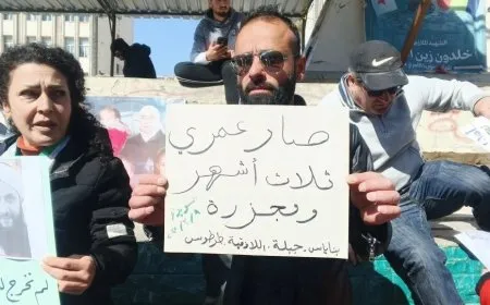 "عمري 3 شهور ومجزرة".. يافطة محتجين في السويداء تعكس حالة السوريين الراهنة