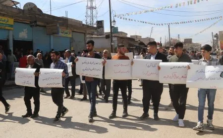 مظاهرة رافضة "للدستور" المعلن من قبل سلطة دمشق