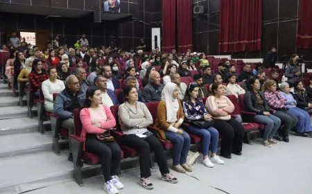 عرض مسرحيتين في يوم المسرح العالمي