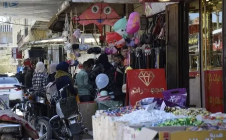 رغم التحديات الاقتصادية.. الأسواق تنبض بالحياة مع اقتراب عيد الفطر