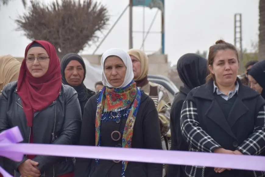 لوحات فنية تعكس نضال المرأة