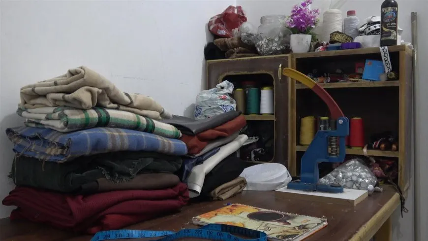 بين الإبرة والخيط.. سميحة العبدو تطرّز قصة نجاح في قلب الهول