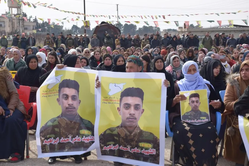 التأكيد على مواصلة مسيرة الشهداء خلال مراسم غيابية لمقاتلين 
