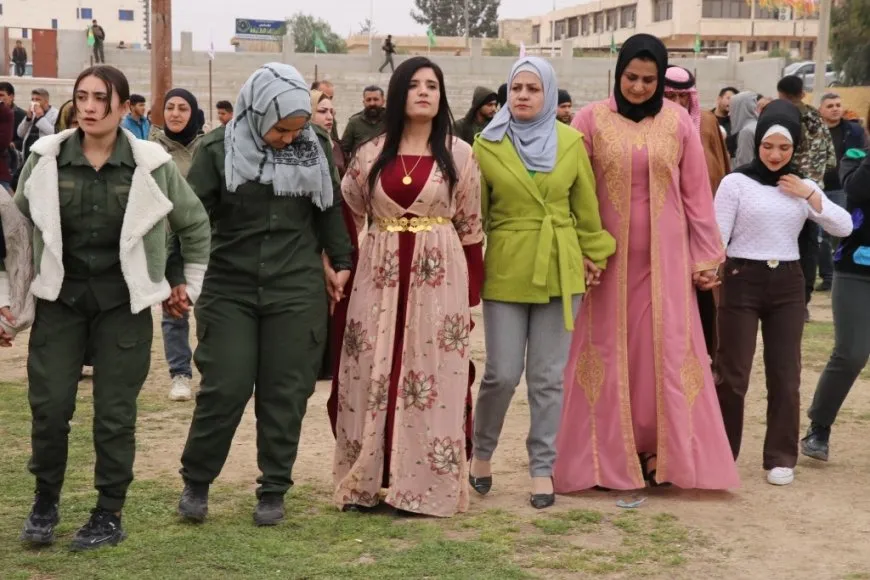 النساء في مقاطعة الطبقة يحتفلن بمناسبة اليوم العالمي للمرأة