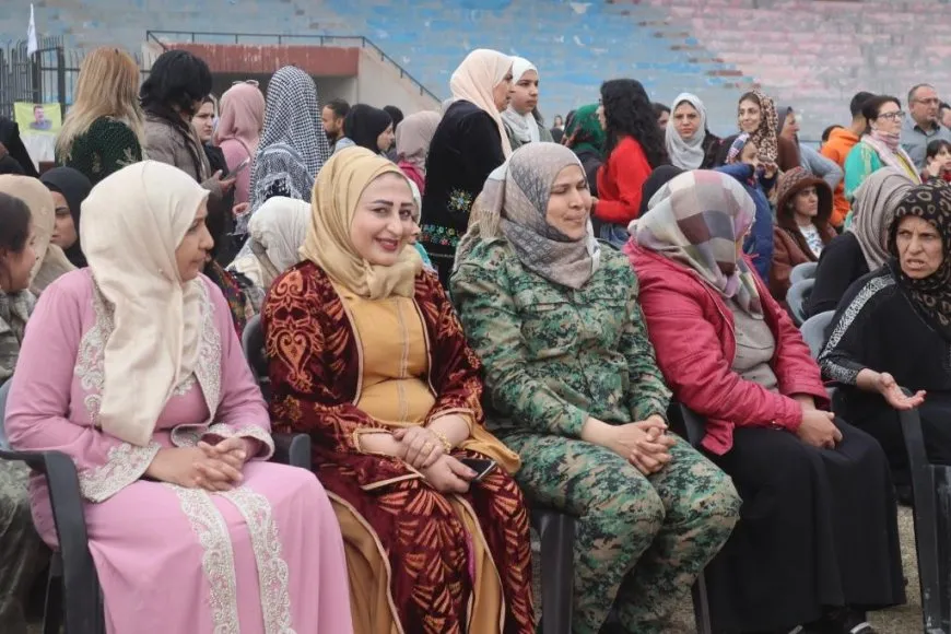 أهالي الرقة يحتفلون باليوم العالمي للمرأة