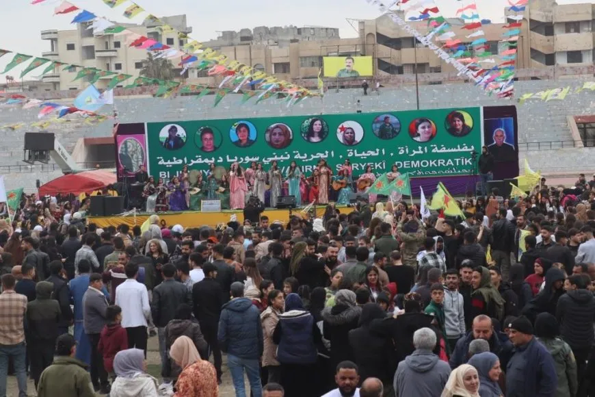 أهالي الرقة يحتفلون باليوم العالمي للمرأة