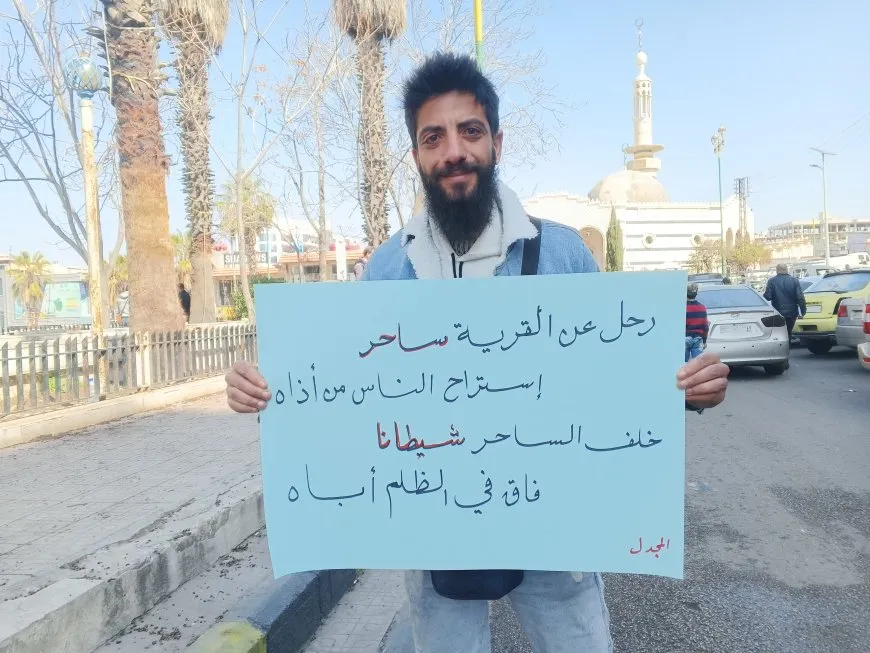 "عمري 3 شهور ومجزرة".. يافطة محتجين في السويداء تعكس حالة السوريين الراهنة