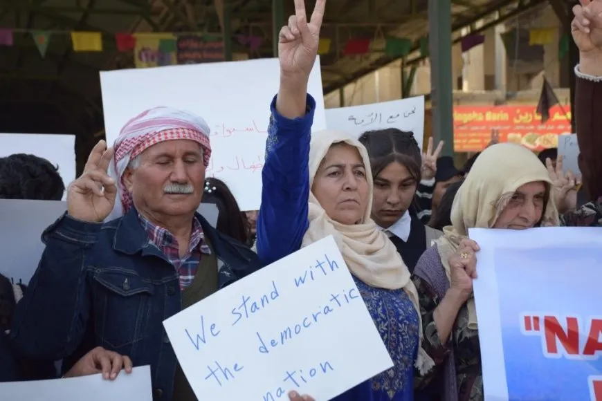 مسيرة في كوباني تنديداً بمجازر الساحل السوري