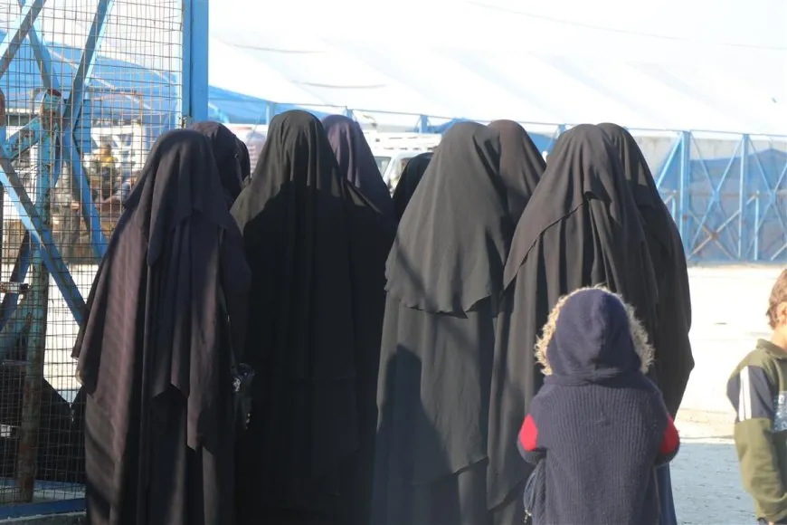 سادس دفعة من العراقيين تغادر مخيم الهول خلال العام