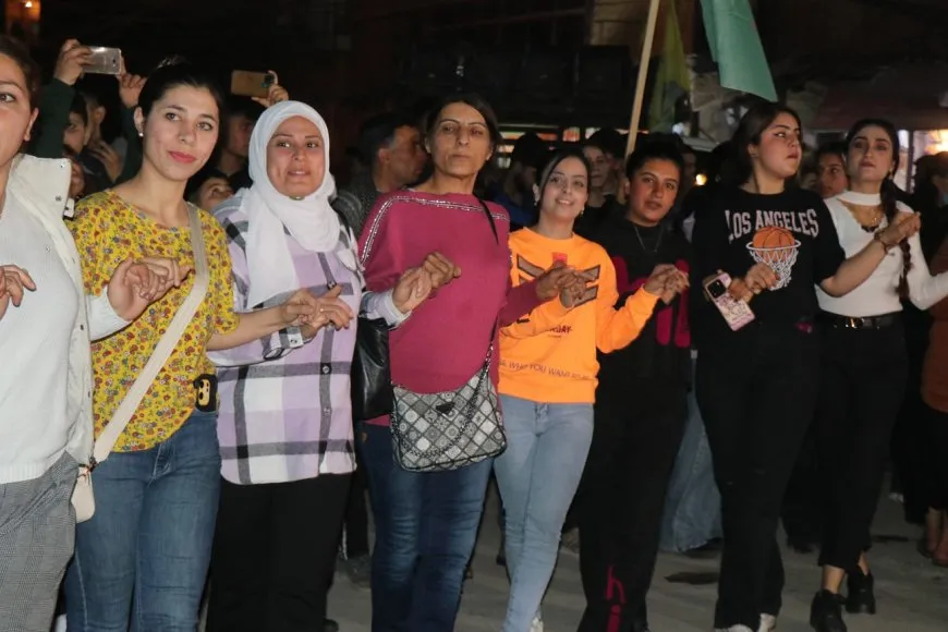 احتفالات نوروز تعم مناطق شمال وشرق سوريا بإيقاد الشعلات وتجمعات جماهيرية