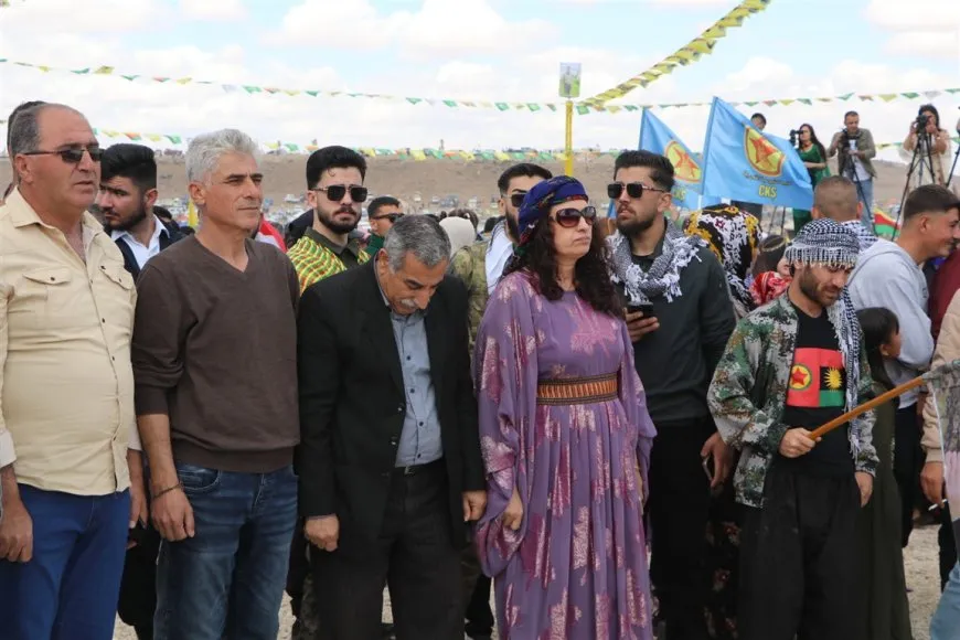 نوروز 2025: شعلة الحرية والسلام تضيء ساحات شمال وشرق سوريا وحلب