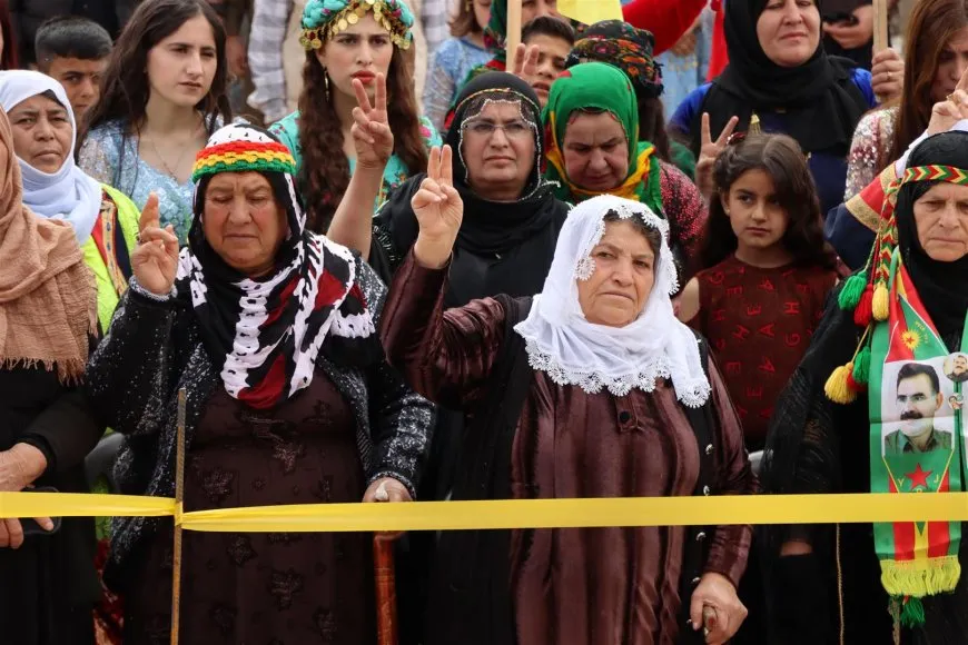 نوروز 2025: شعلة الحرية والسلام تضيء ساحات شمال وشرق سوريا وحلب