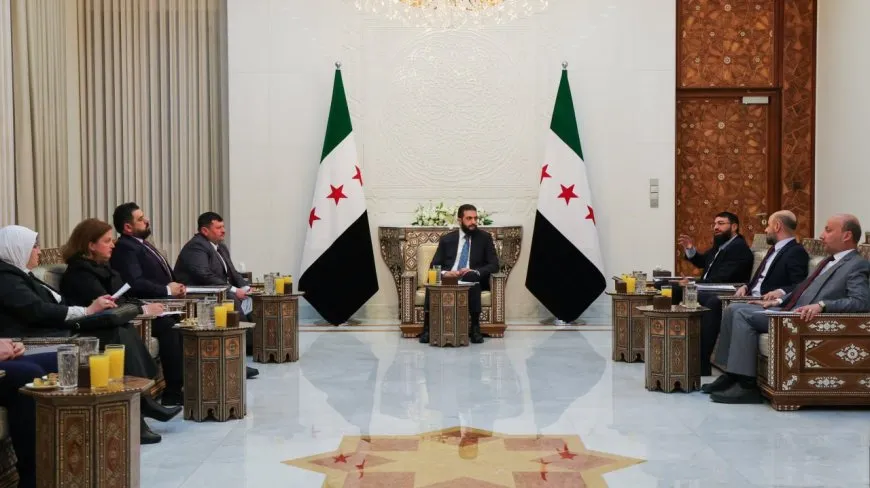 حقوقيون ينتقدون الإعلان الدستوري: تناقضات وأخطاء قانونية تعيد إنتاج النظام السابق