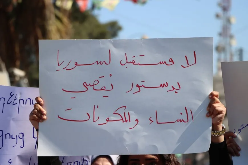 ناشطتان تنتقدان "الإعلان الدستوري": تغييب المشاركة وتجاهل المساواة 