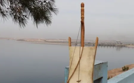 الربابة.. سفيرة التراث الفراتي ترافق عشاقها في كل الظروف