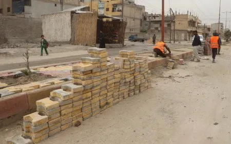 بلدية الشعب تنفذ أعمالاً في مدينة الرقة تحضيراً لتعبيد الطرقات