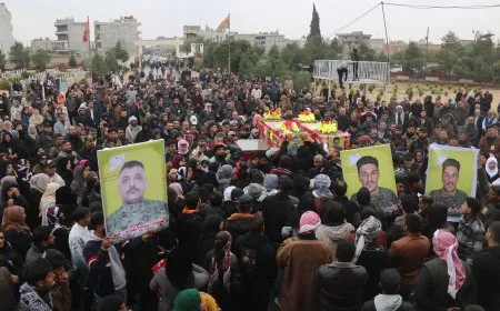 تشييع جثمان مقاتلين لقوات سوريا الديمقراطية في قامشلو
