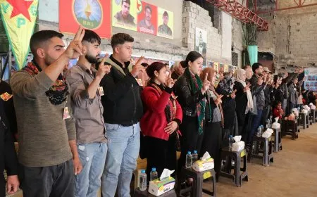 تقديم واجب العزاء لذوي 3 شهداء في حلب 