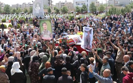 وفاء الشهداء يوحّد القلوب في وداع المقاتل شرفان قامشلو