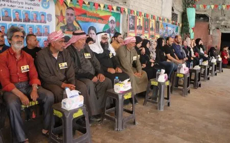 تقديم واجب العزاء في حلب لذوي الشهيدين مظلوم وغيفارا