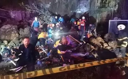 مقتل 3 أشخاص بانهيار أرضي في سامسون وزلزال يضرب كوتاهيا غرب تركيا
