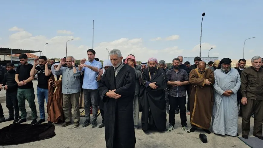 المحتجون على سد تشرين يقيمون صلاة الجمعة