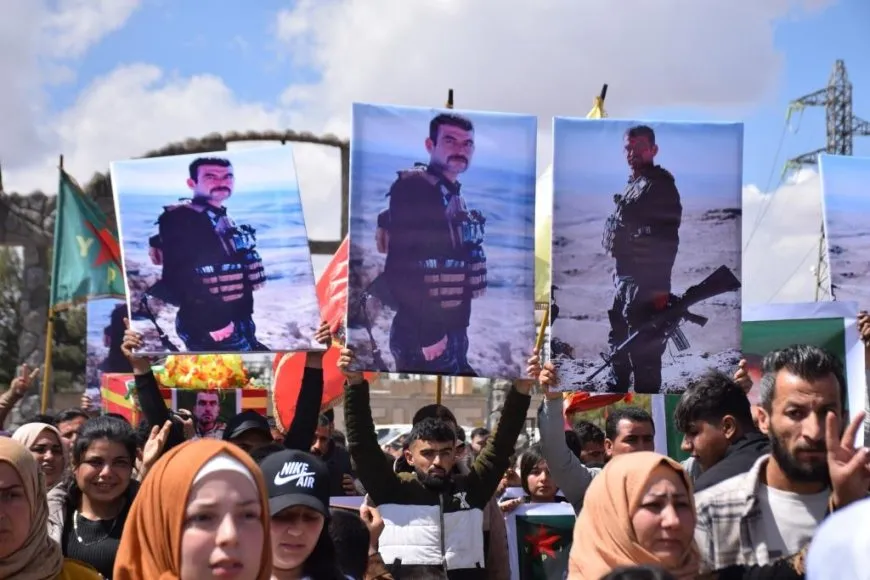 تشييع جثامين 5 شهداء في كوباني بمراسم مهيبة