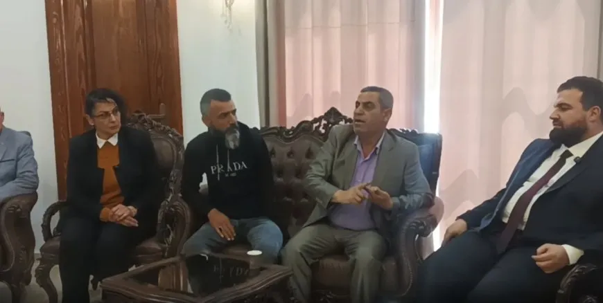 معتقلو السويداء يطالبون "محافظ" سلطة دمشق عقب التوبيخ بفتح تحقيق ومحاسبة المتورطين