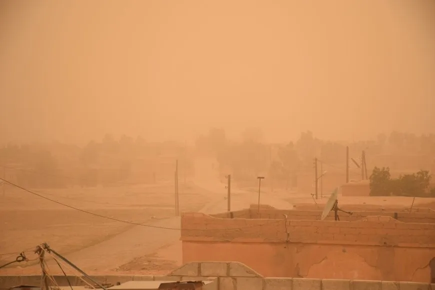 عاصفة غبارية تضرب عدة مدن في مقاطعة الجزيرة