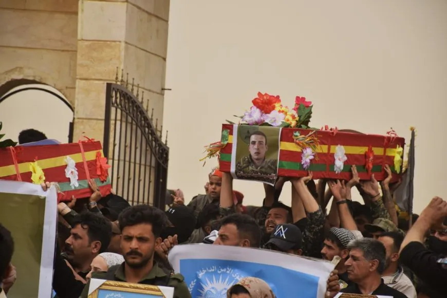 تشييع مهيب لثلاثة شهداء في مزار الشهيد دجوار ومراسم غيابية لمقاتلة من YPJ