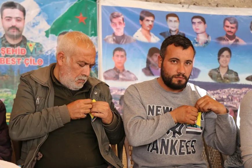 تقديم واجب العزاء لذوي شهيدين في حلب