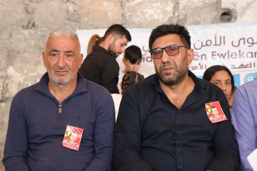 تقديم واجب العزاء لذوي شهيدين في حلب