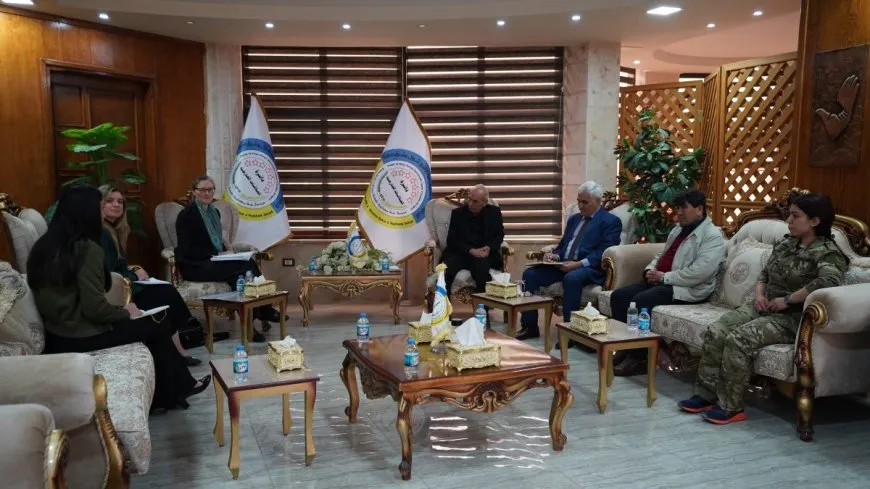 الإدارة الذاتية تُسلِّم بريطانيا امرأة و3 أطفال من عوائل داعش