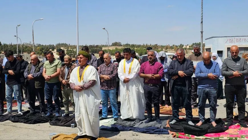أداء صلاة الجمعة على سد تشرين