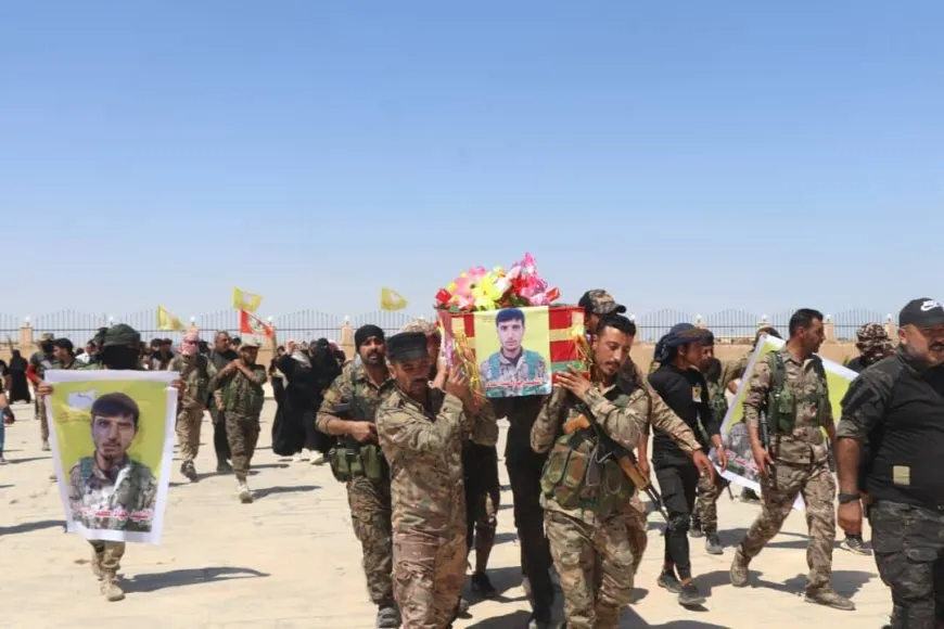 تشيع جثمان مقاتل قسد جهاد عبد القادر في دير الزور