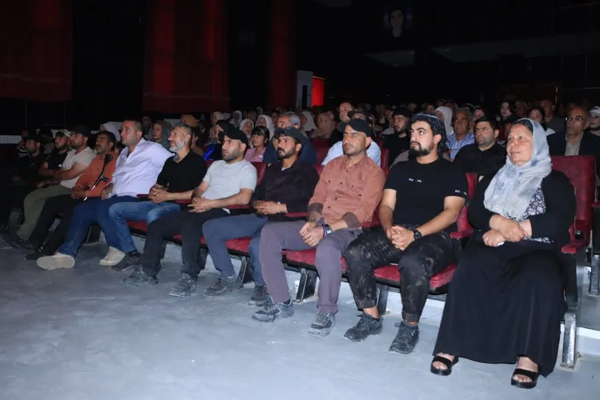 الفن يواكب النضال.. مسرحية تُجسّد مقاومة سد تشرين