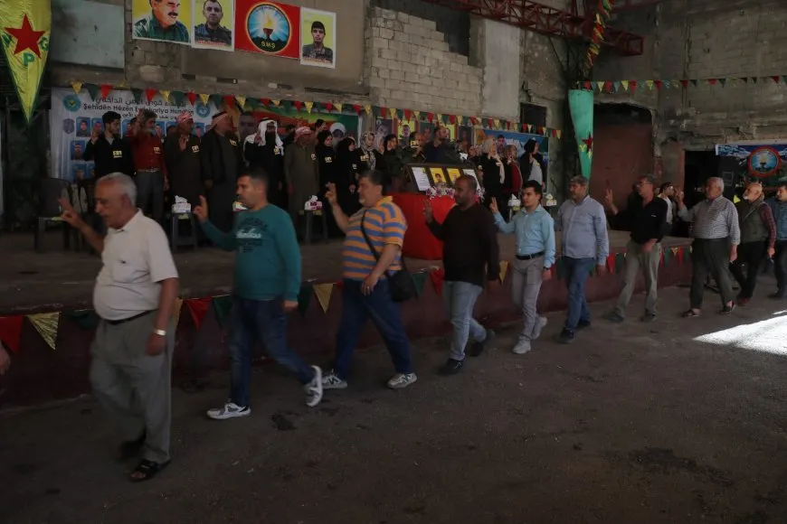 تقديم واجب العزاء في حلب لذوي الشهيدين مظلوم وغيفارا