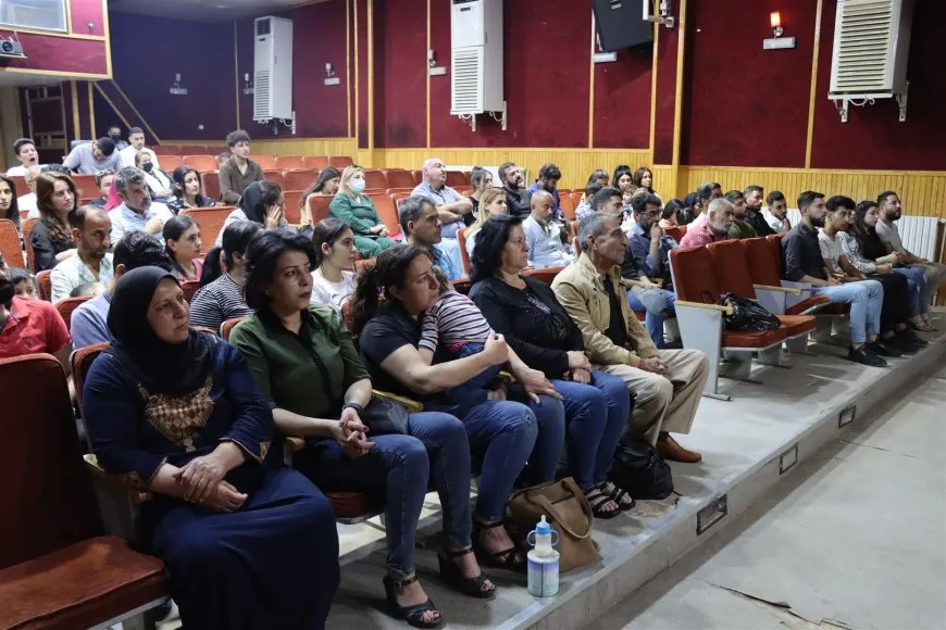 اجتماع للنازحين العلويين إلى مدينة ديرك
