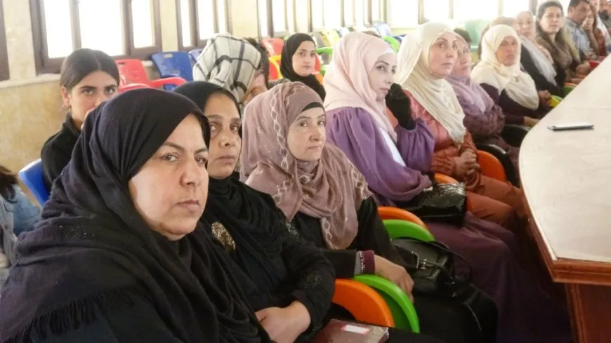 عرض سنفزيون عن أسس الفكر الديمقراطي وتطبيقاته العملية في عين عيسى