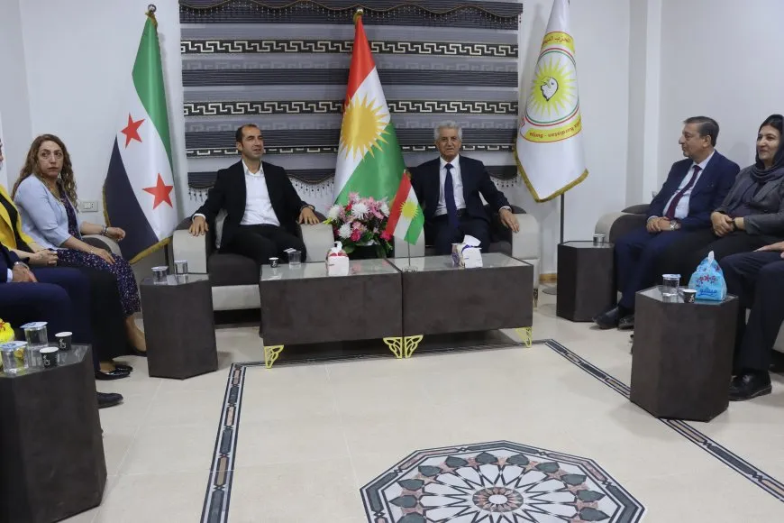 وفد شمال كردستان يناقش نداء القائد عبد الله أوجلان مع أحزاب شمال وشرق سوريا 