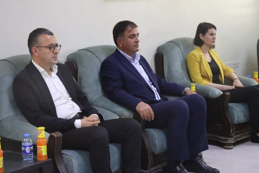 وفد شمال كردستان يناقش نداء القائد عبد الله أوجلان مع أحزاب شمال وشرق سوريا 