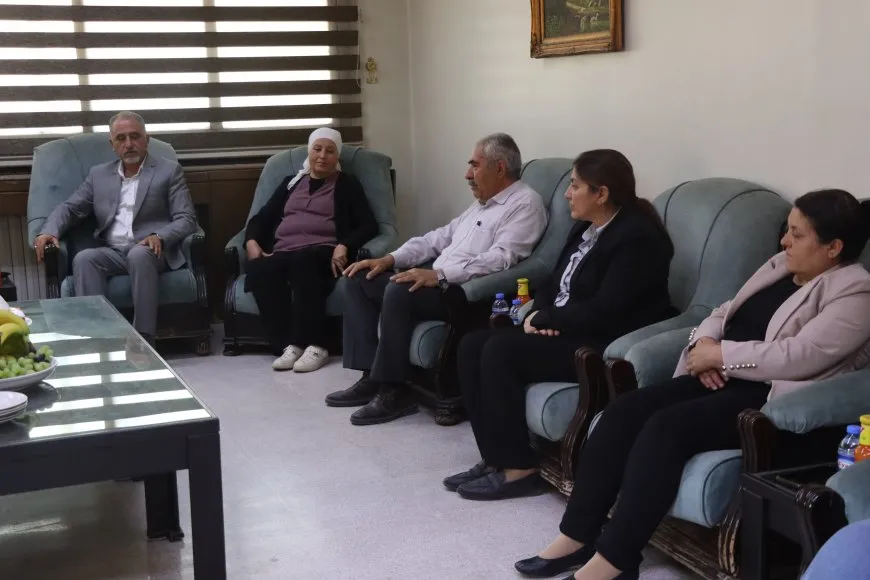 وفد شمال كردستان يناقش نداء القائد عبد الله أوجلان مع أحزاب شمال وشرق سوريا 