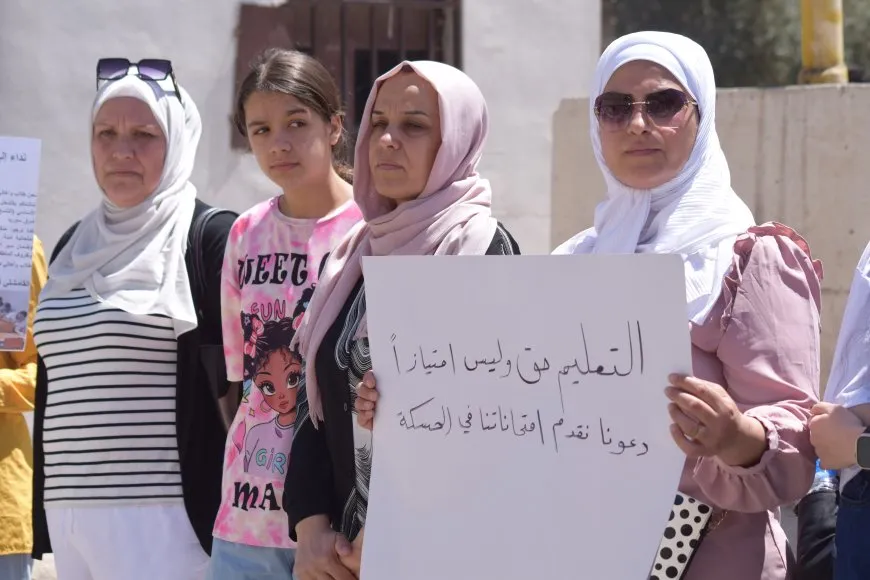 وقفة احتجاجية للطلبة ضد مماطلة سلطة دمشق في تسهيل سير العملية الامتحانية