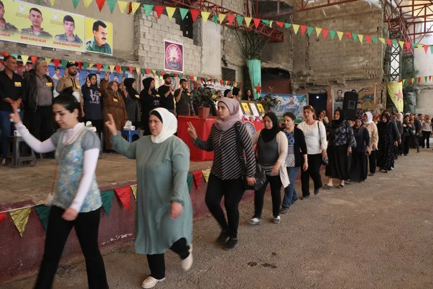 تقديم واجب العزاء لذوي 3 مقاتلين لقسد في حلب