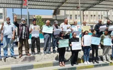 وقفة احتجاجية لأهالي السويداء مطالبة باحترام إرادة السوريين