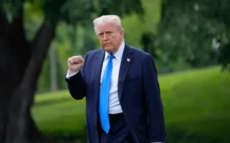 الرئيس الأميركي يعلن إيقاف ضرب الحوثيين واستسلام الأخيرة